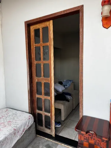 Porta em madeira com vidros