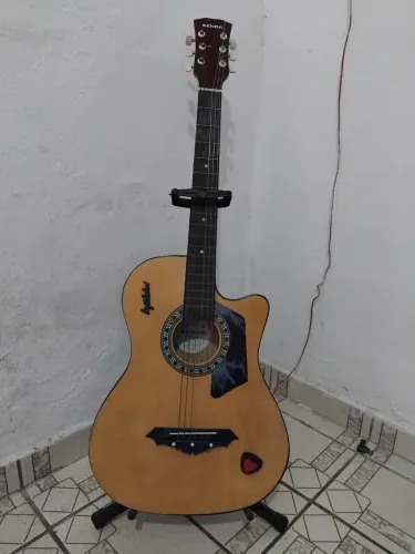Violão benoar com capa e tripé, bom estado de conservação