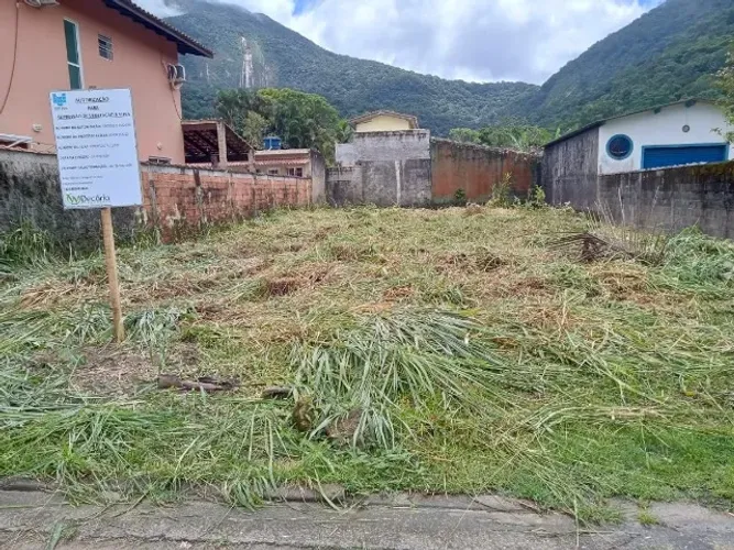 Oportunidade, terreno no condomínio Verde Mar praia da Cocanha.