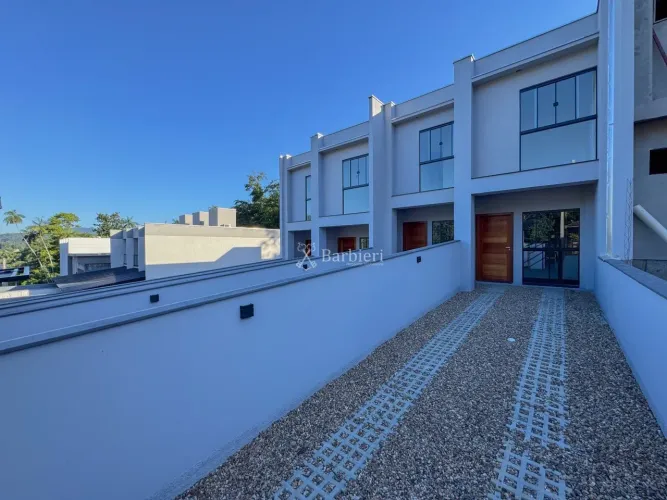 Sobrado com 2 suites à venda por R$ 400.000,00 no bairro Badenfurt em Blumenau - SC