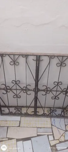 Vendo uma porta e uma Janela com o vidro em bom estado para uso