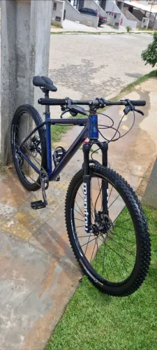 Bike suspensão Manitou freios Hidráulicos Sram câmbio Deore Shimano XT pneu Continental 