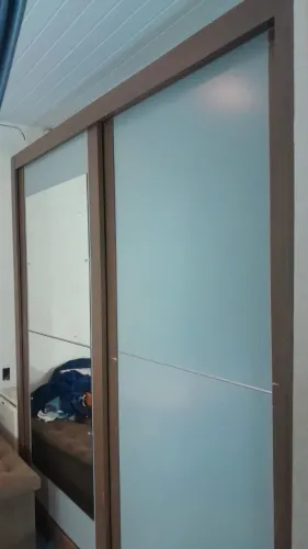 Vendo guarda roupa grande com espelho na frente em perfeito estado não entrego 