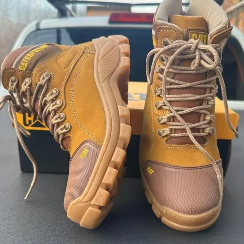 BOTA COTURNO CATERPILLAR AMARELA