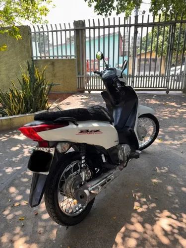 Honda Biz 110i 2016/2017 Branca Abaixo da FIPE