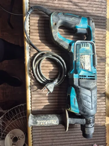 Martelete HR2641 MAKITA com defeito