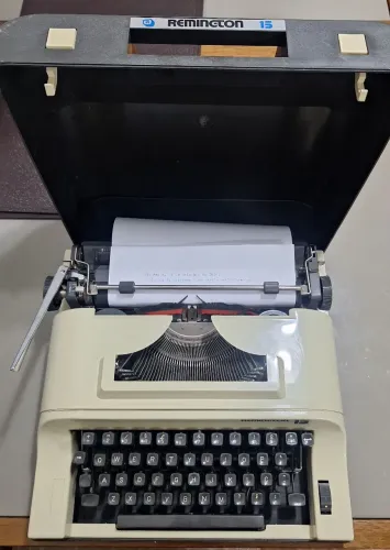 Máquina de escrever Remington 15, funcionando!!