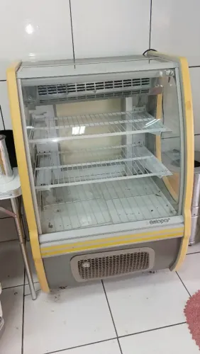 Balcão refrigerado 220v gelopar vidro curvo semi novo