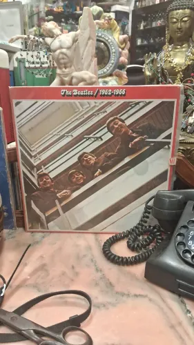 vinil duplo do grupo musical The Beatles, intitulada "1962-1966".