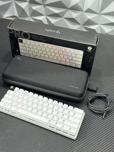 Teclado Logitech PRO X 60 lightspeed branco