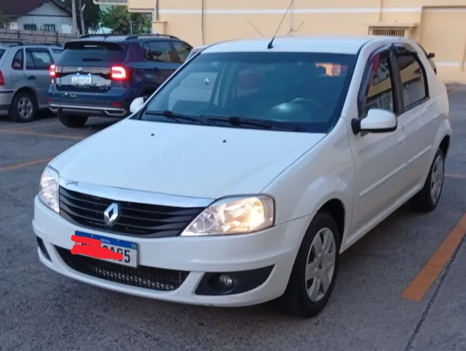 Renault Logan Expression Hi-flex 1.6 8V 4P 2013