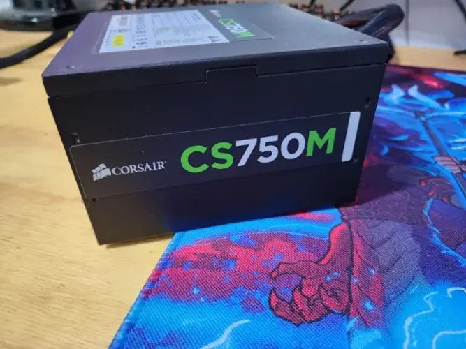 Fonte Corsair CS750M 750W Semi Modular 80 Plus Gold