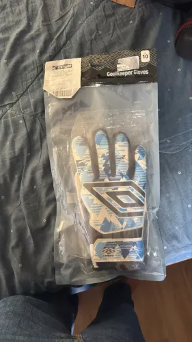Luva de goleiro da umbro