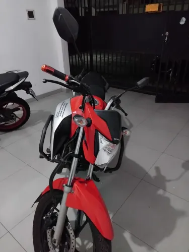 Vendo titan único dono