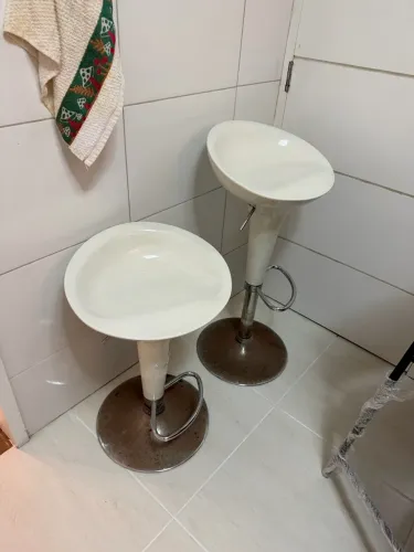 2 Banquetas Tulipa brancas