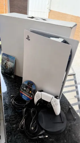 PS5 Mídia Física e Digital 825Gb + Caixa + Controle + God of War + Base Original