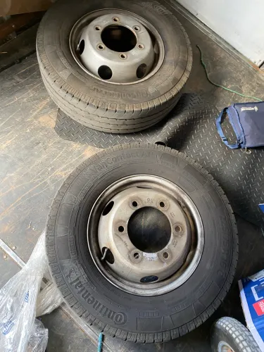 Roda com pneu Volkswagen delivery