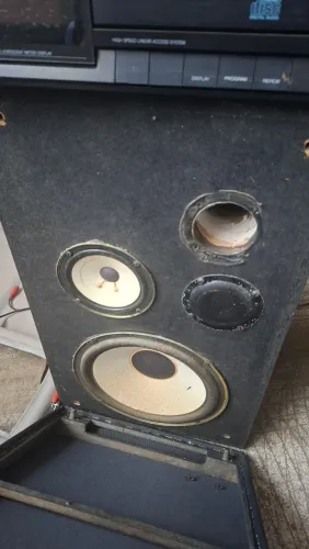 par de caixas acusticas gradiente usada precisa de reparos