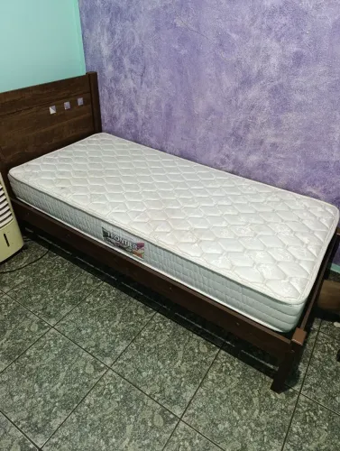 Cama e colchão solteiro seminovo