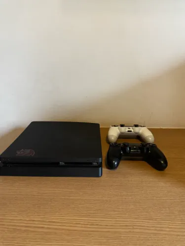 PS4 Slim 1 TB usado excelente estado