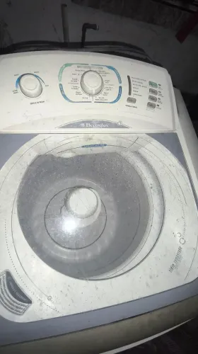 Vendo uma máquina de lavar Eletrolux 12 kg funcionando