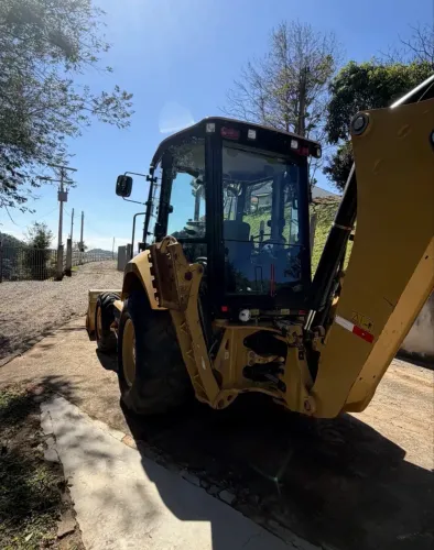 Retroescavadeira Cat416 Seminova 2022