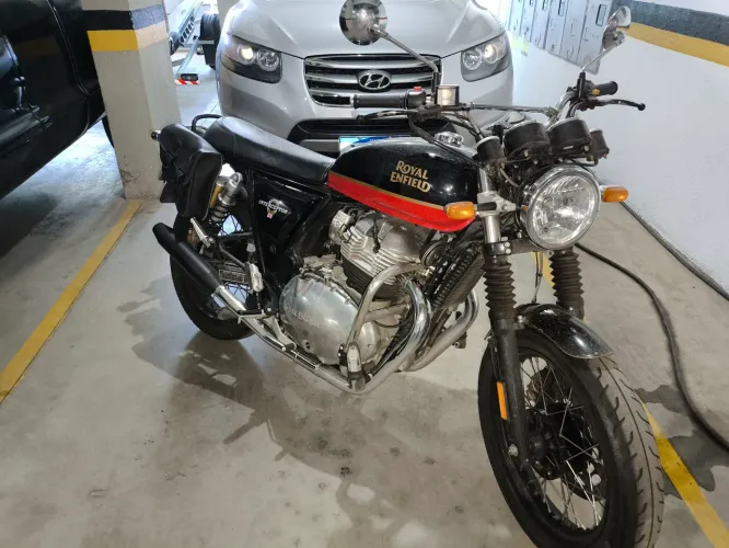 Interceptor pouco rodada e com acessórios