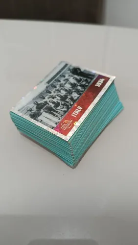 Lote de 100 figurinhas