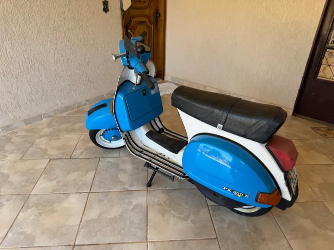 Vespa Piaggio 1986 PX 200 - Clássica, Charmosa e Pronta para Rodar!