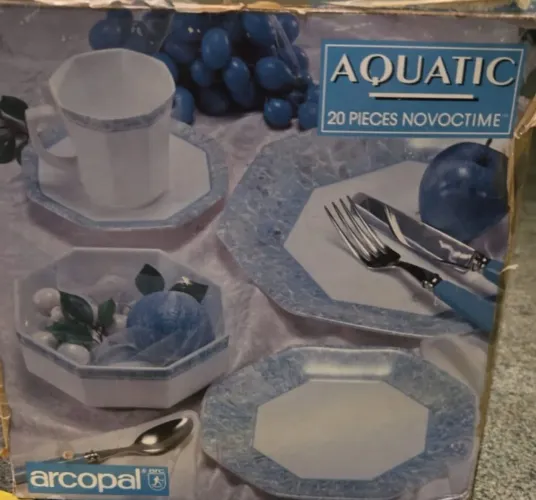 aparelho de jantar Arcopal modelo Aquatic com 20 peças.