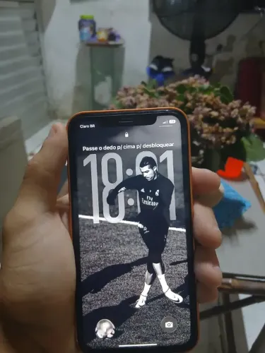 iPhone 11 na carcaça do 17 pro 256 GB troco em Samsung que tenha 256 !!