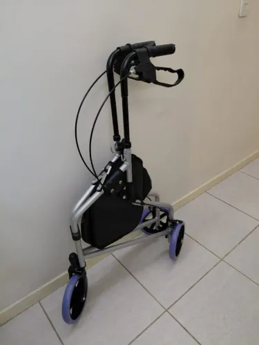 Andador de 3 rodas  Dobrável