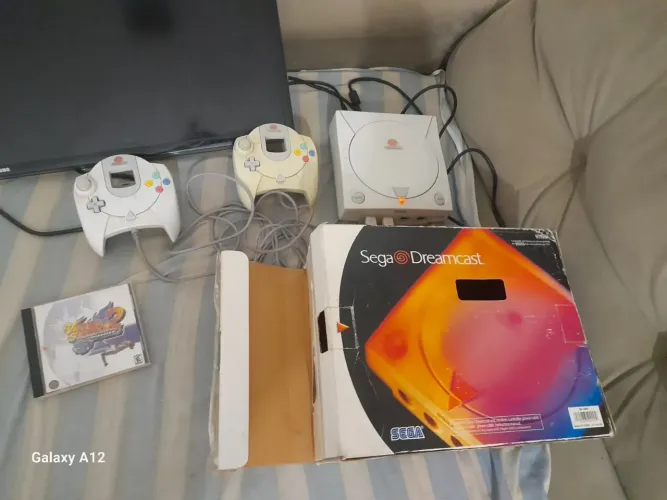 Sega Dreamcast com Defeito liga mas não Roda CD 2 Controles 1 jogo com Caixa e Cabos