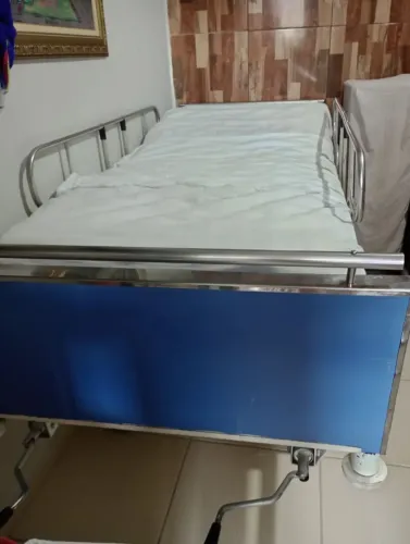 Cama hospital manivela