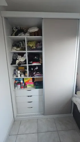 Armário de Roupas