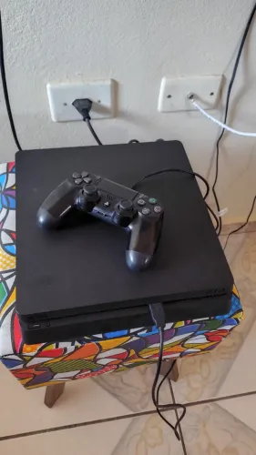 PS4 Slim 1TB + 1 Controle + 2 Jogos | Detroit + The Last of Us