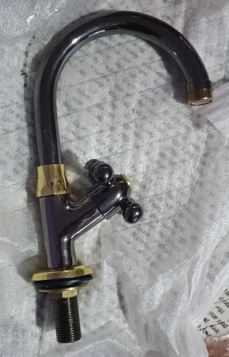 Torneira Fani Nova Preto/Dourado - Bancada Gourmet
