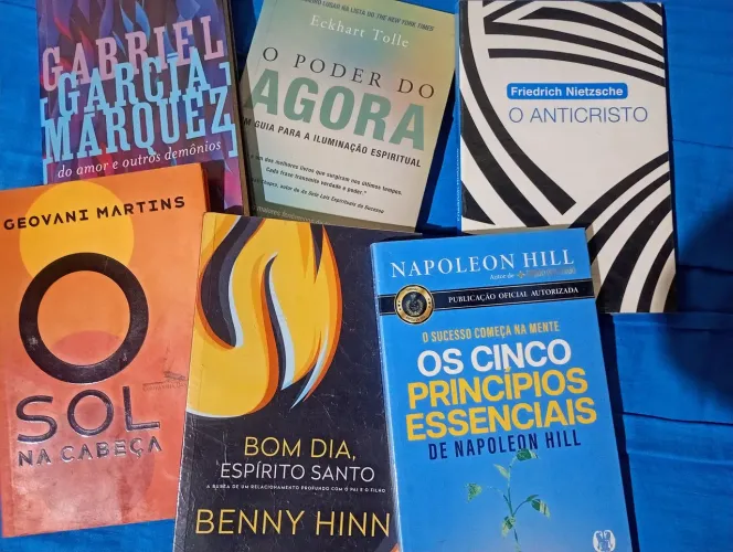Livros novos a preço de sebo. 15 e 20. Dois preços