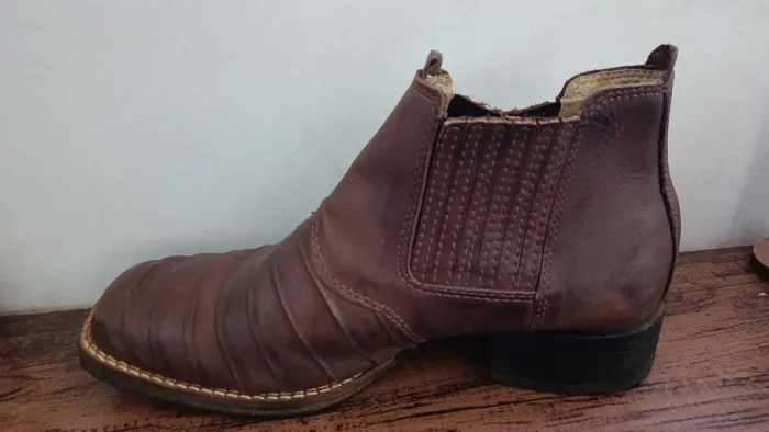 Bota de couro cano baixo