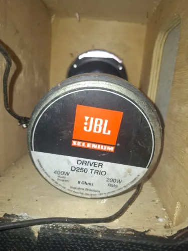 DRIVER CORNETA 2 = D250 TRIO 200 RMS