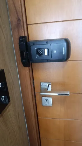 ? INSTALAÇÃO DE PORTA E FECHADURA ELETRÔNICA