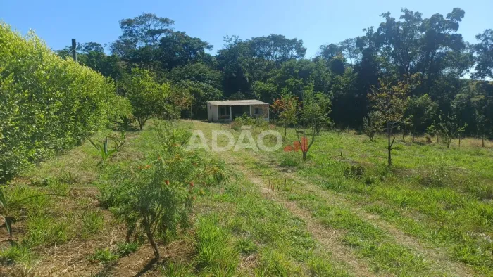 Chácara de 4000 m2, cercada, poço artesiano a 10 km do Trevo do Batata/Café da Madrugada