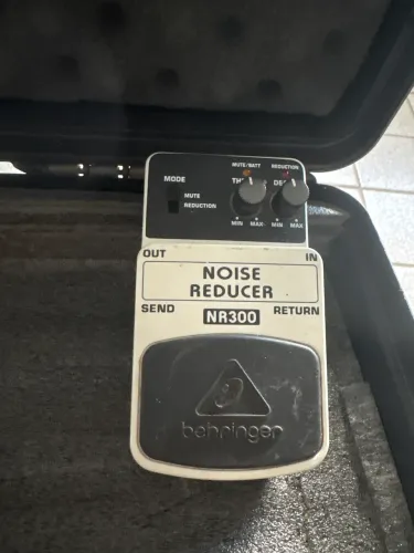 Pedal Behringer NR300 Noise Reducer