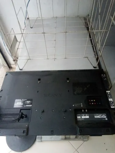 TV Sony 32" KDL-32EX655 Tela Quebrada.