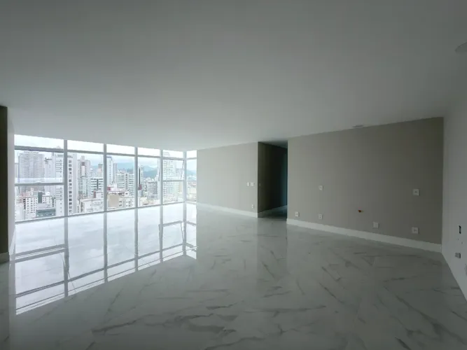 Apartamento para venda em Centro com 3 quartos, sendo 3 suítes, 141m²