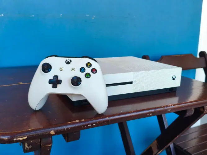 Xbox One S + controle original (sem defeitos)