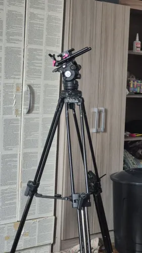 Tripé E-image e cabeça 7063h - Cinema, reportagem, rig pesado aguenta 8kg bem parrudo