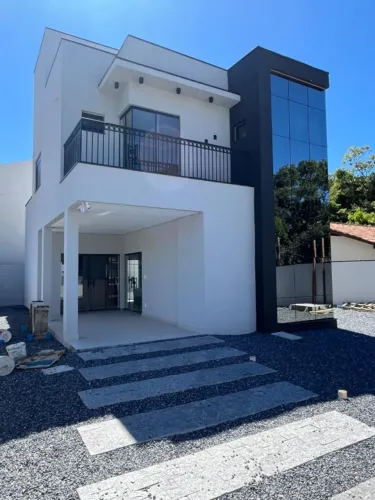 CASA EM ZIMBROS