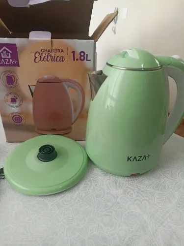 Chaleira elétrica nova na caixa