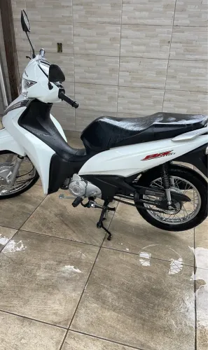 Honda Biz 110i 2023/2024 - Excelente Estado